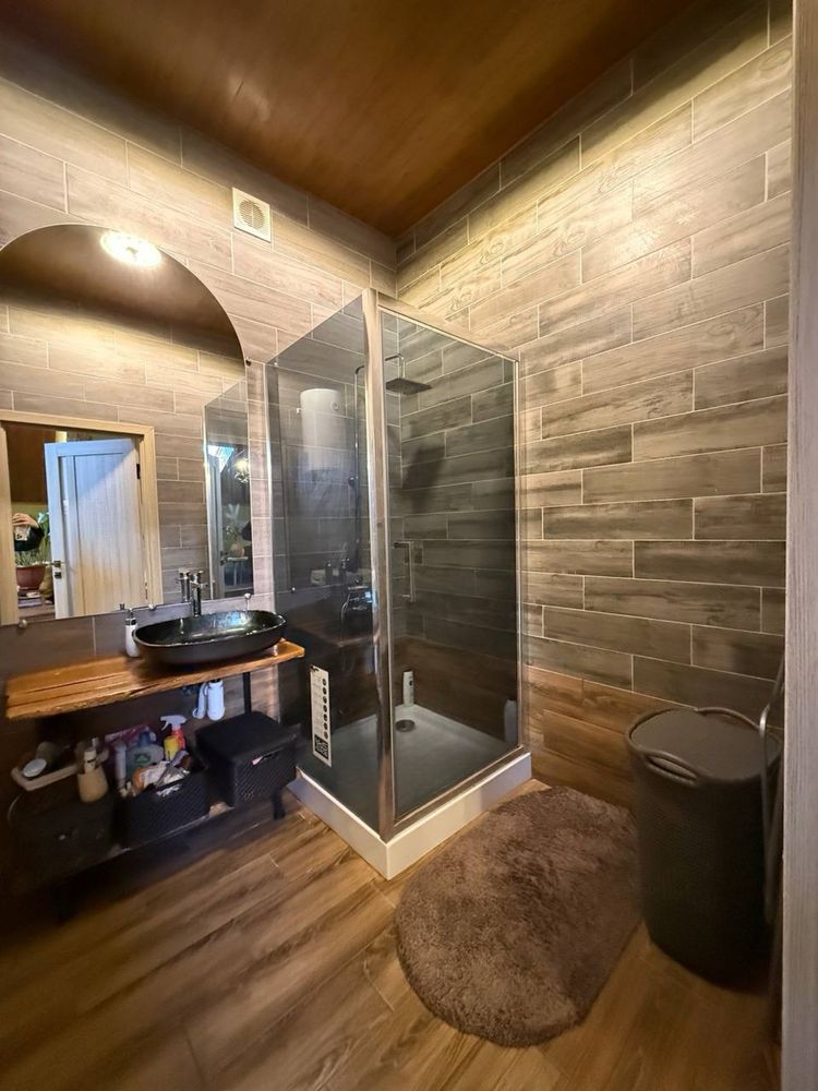Stylish Attic Apartment with High Ceilings in University Complex