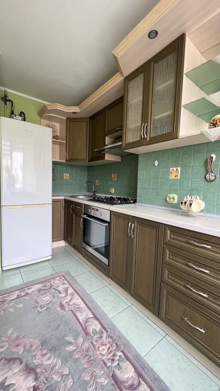 Modern 2-Bedroom Apartment Near Mazepa Street Center