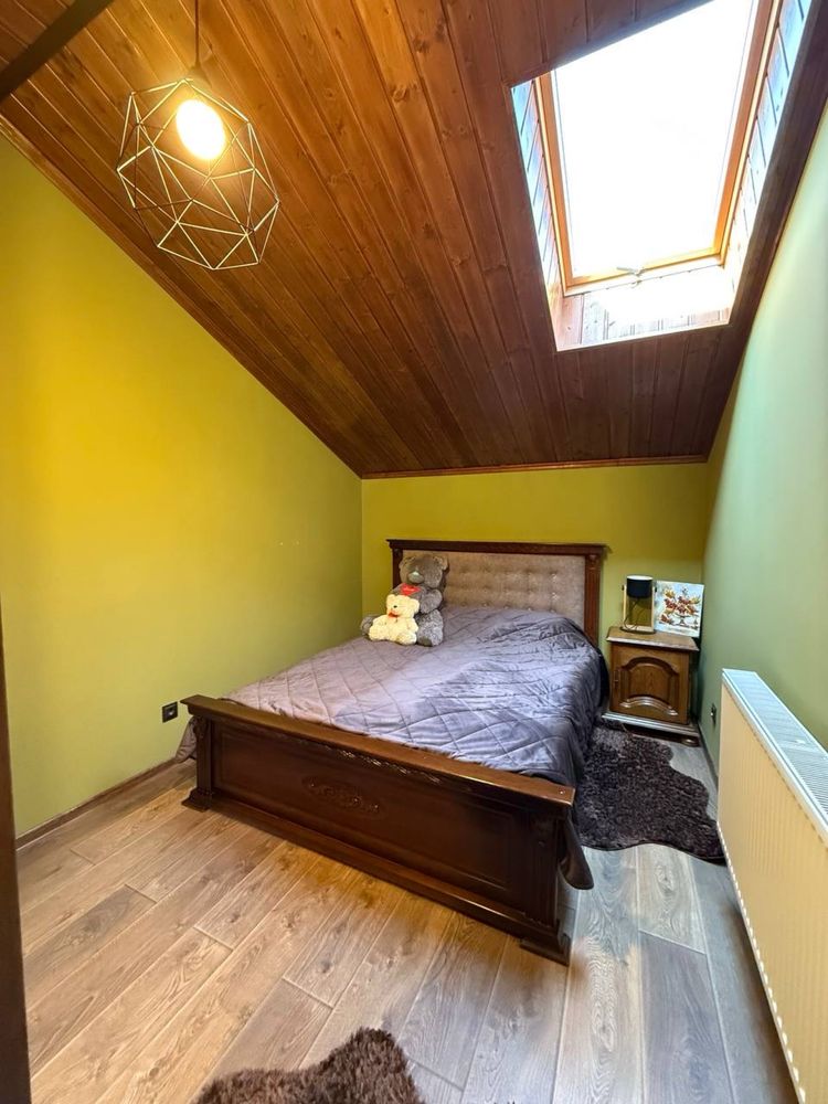 Stylish Attic Apartment with High Ceilings in University Complex