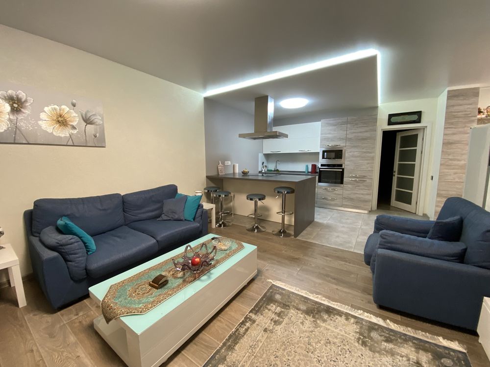 Modern Apartment with Designer Renovation and Full Amenities