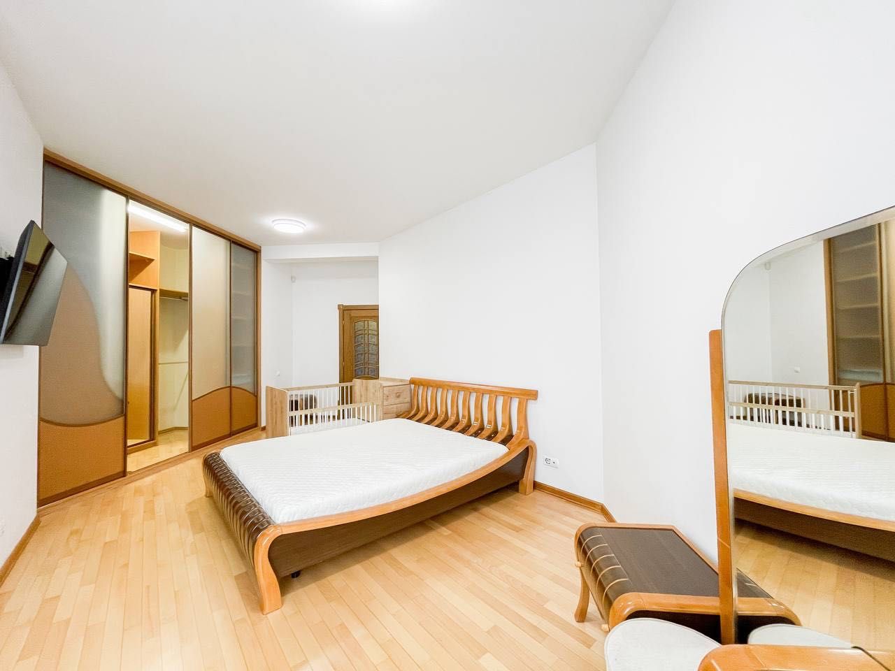 Spacious 3-bedroom apartment with parking in excellent location