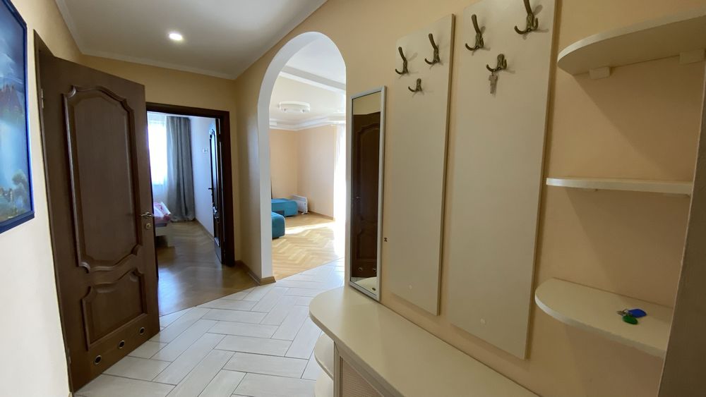 Modern 2-Bedroom Apartment with Designer Kitchen