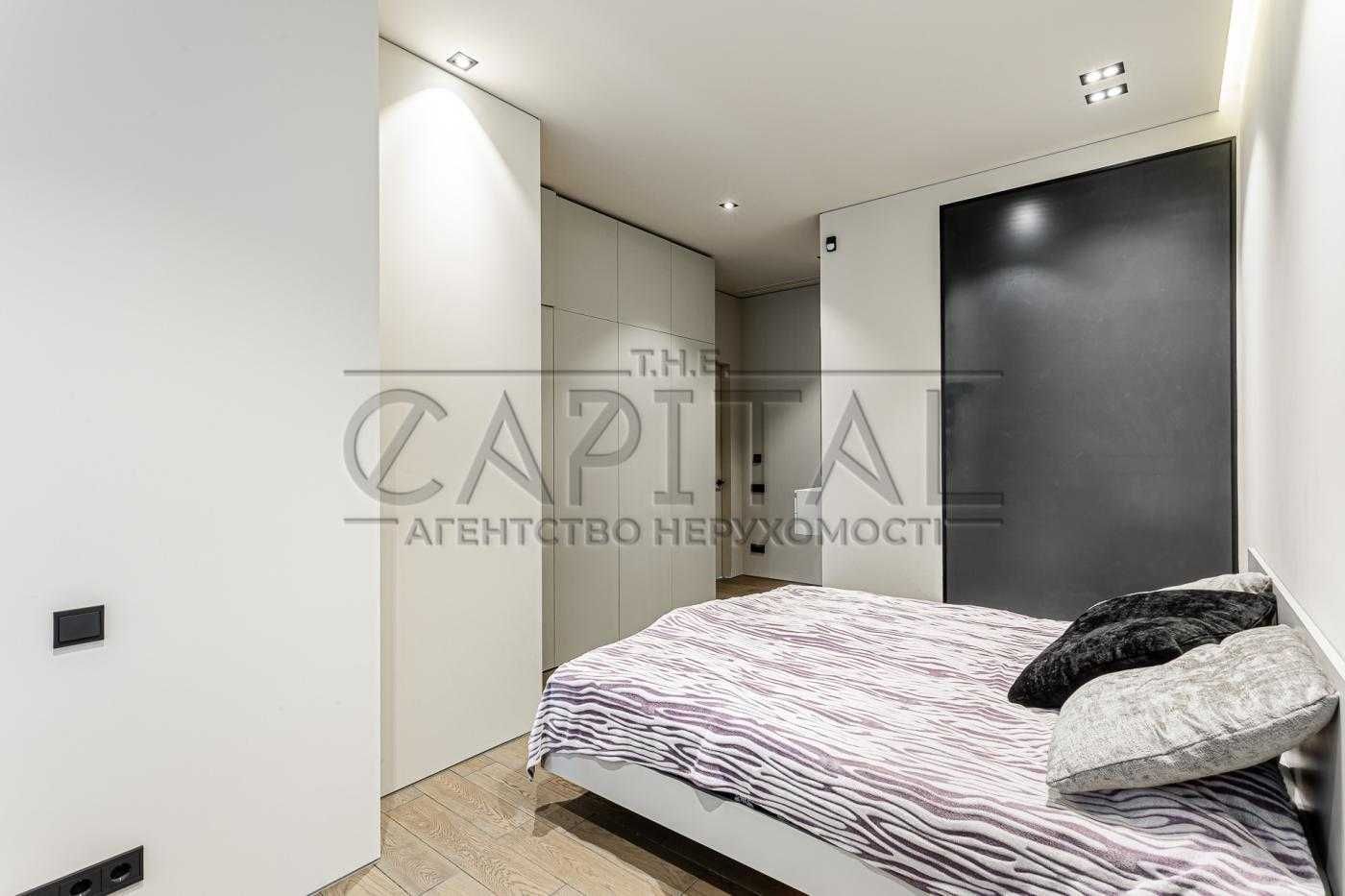 2-Level Panoramic 4-Room Apartment in Richmond Complex