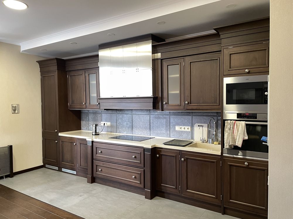 3-Room Apartment in French Quarter, Pechersk Center with Parking