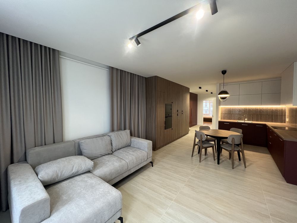 Modern Apartment Near Shevchenko Park with Designer Renovation