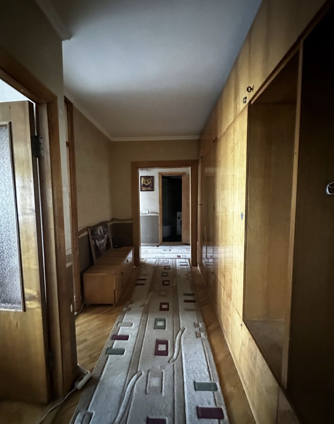 Three-room apartment in Rozvygovo area near School 13