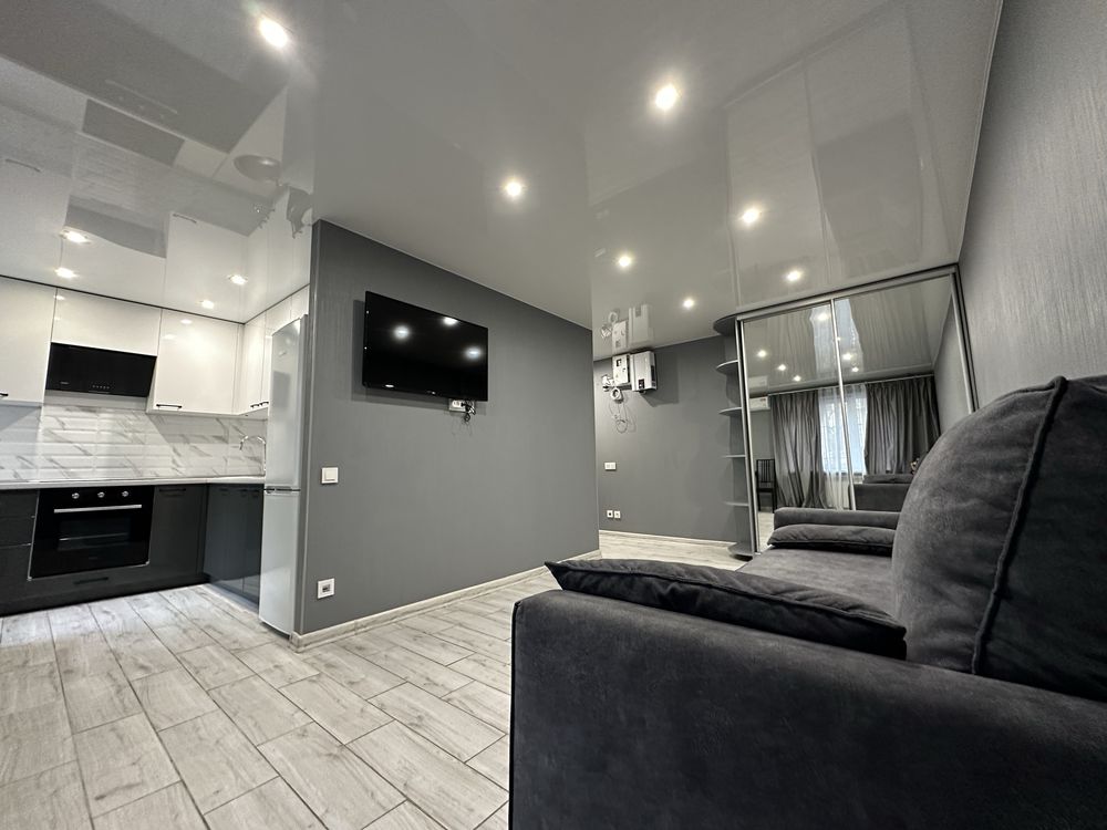 Fully Furnished 1-Bedroom Apartment with Designer Renovation