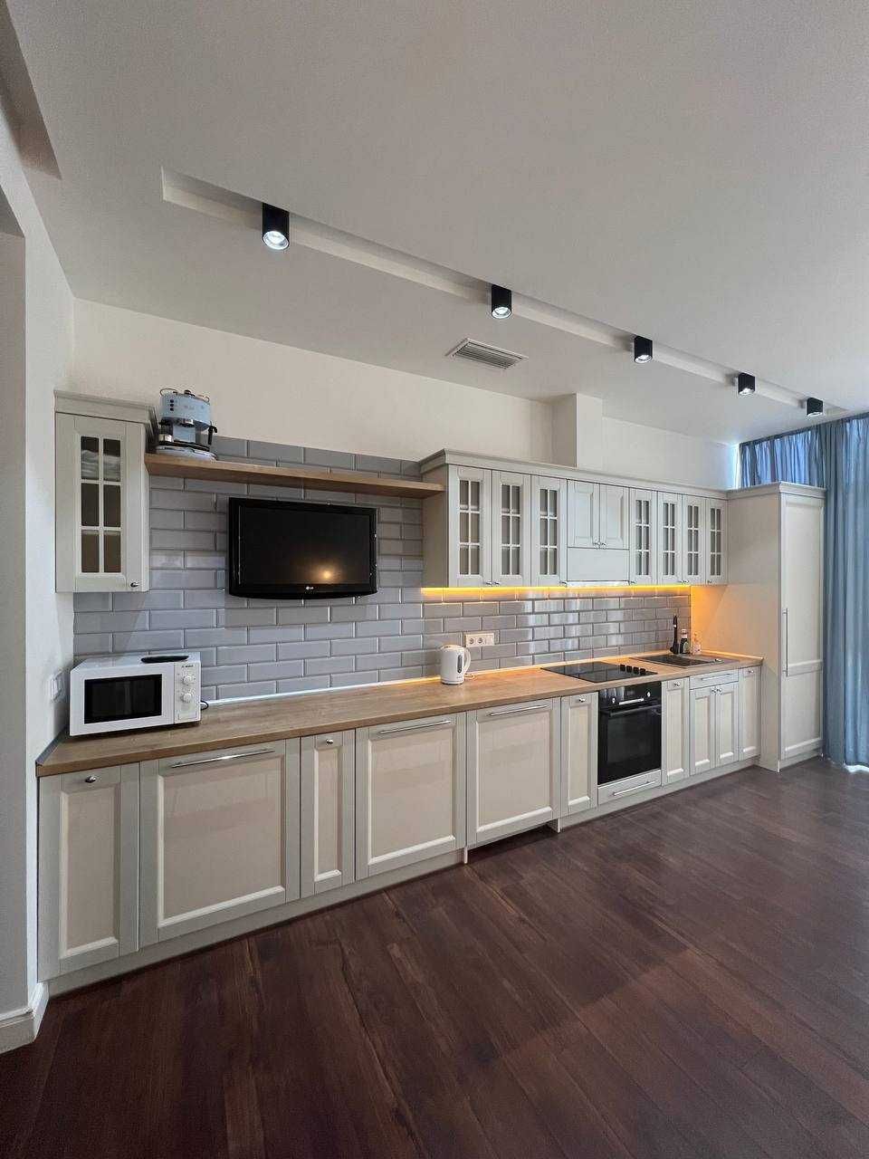 2-Bedroom Apartment in City Center with Modern Design and Sea View