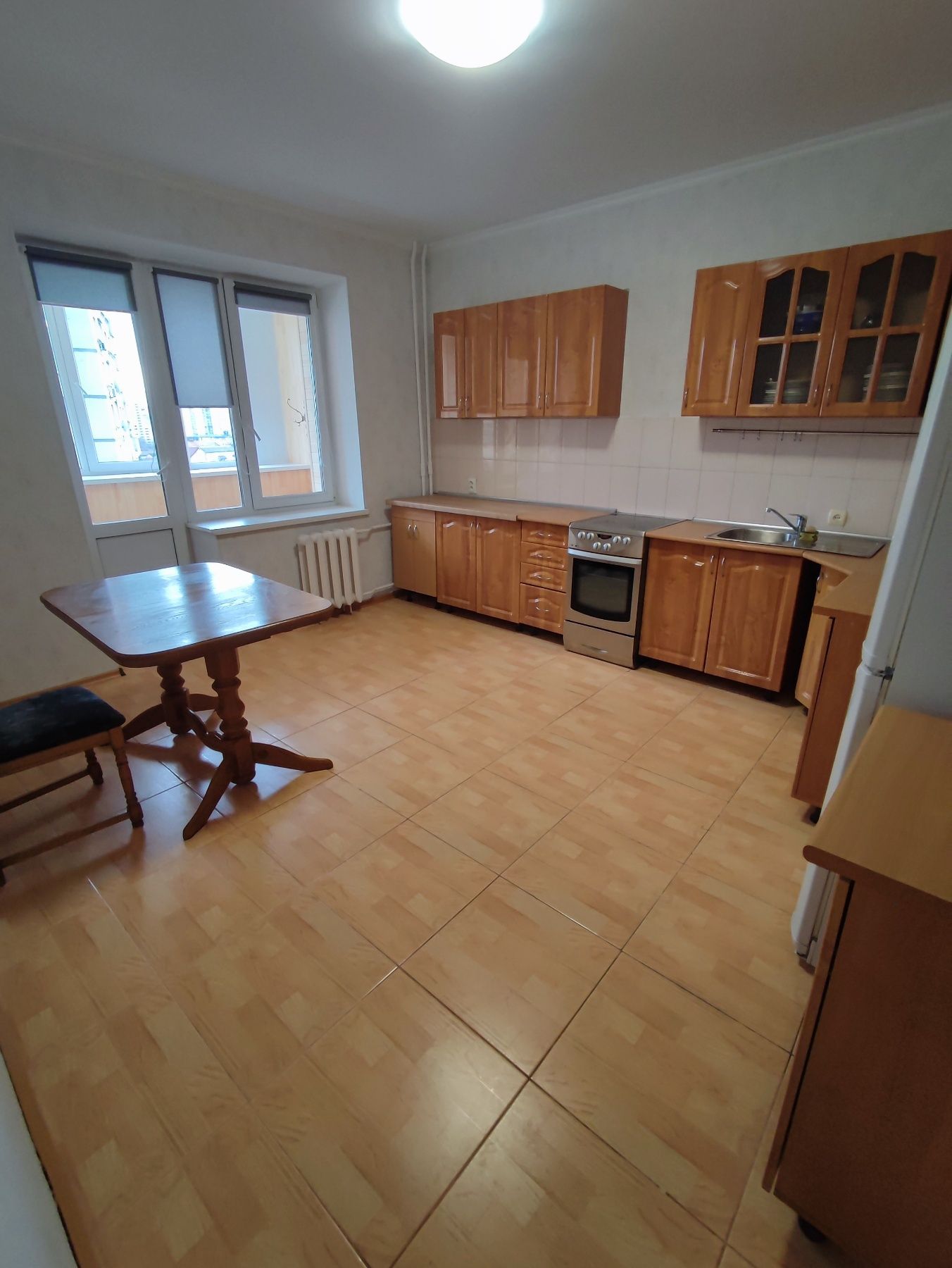 Spacious Apartment Near Akademmistechko Metro