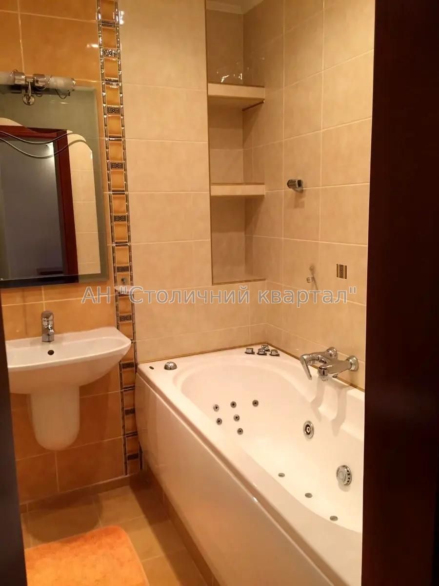 3-Room Apartment with Designer Renovation and Full Amenities