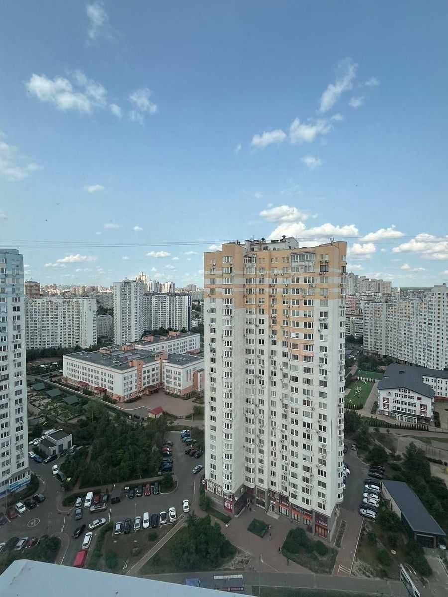 Spacious 4-Room Premium Apartment near Osokorky Metro
