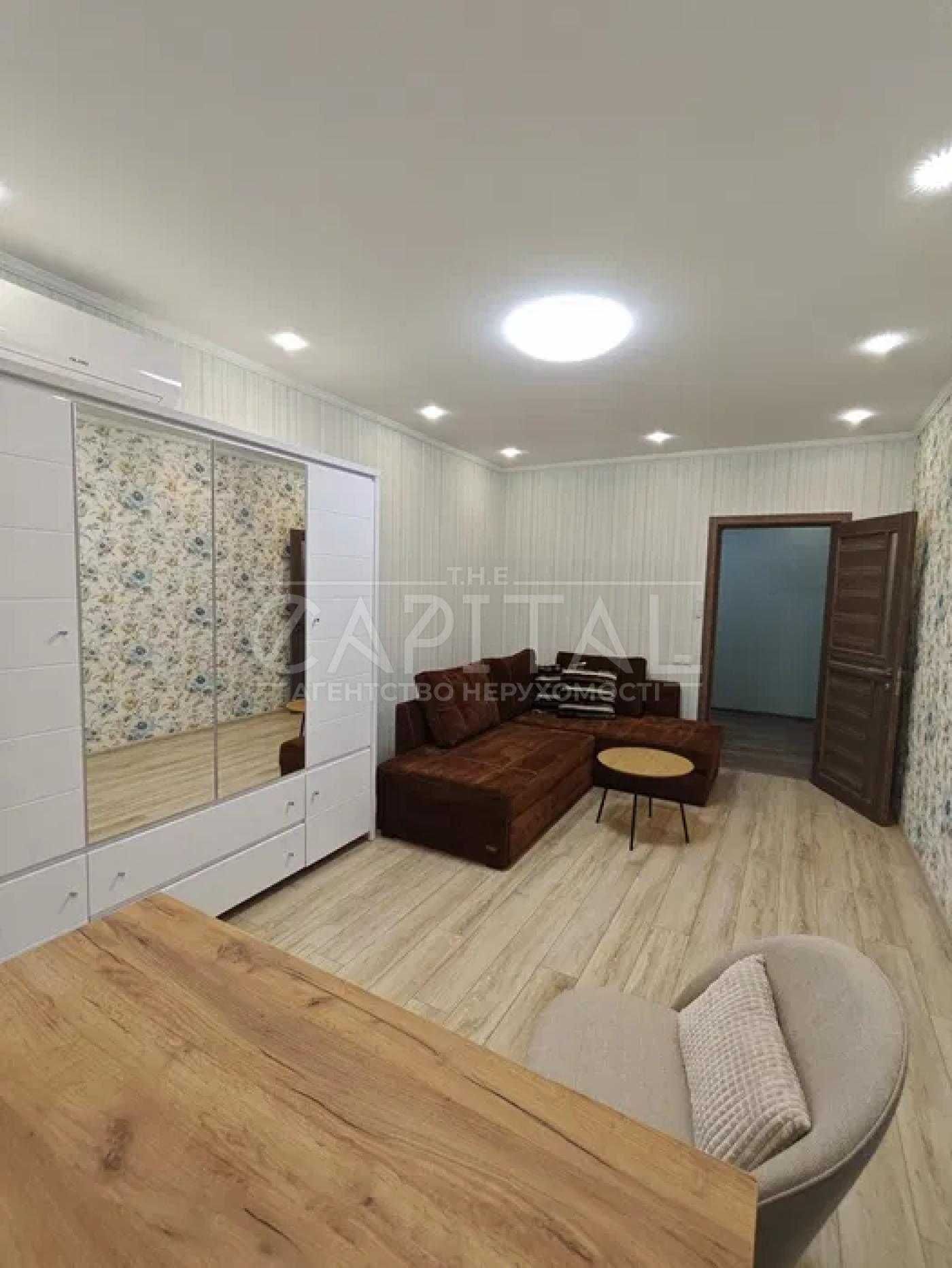 Spacious 3-Room Apartment with Lake View near Metro