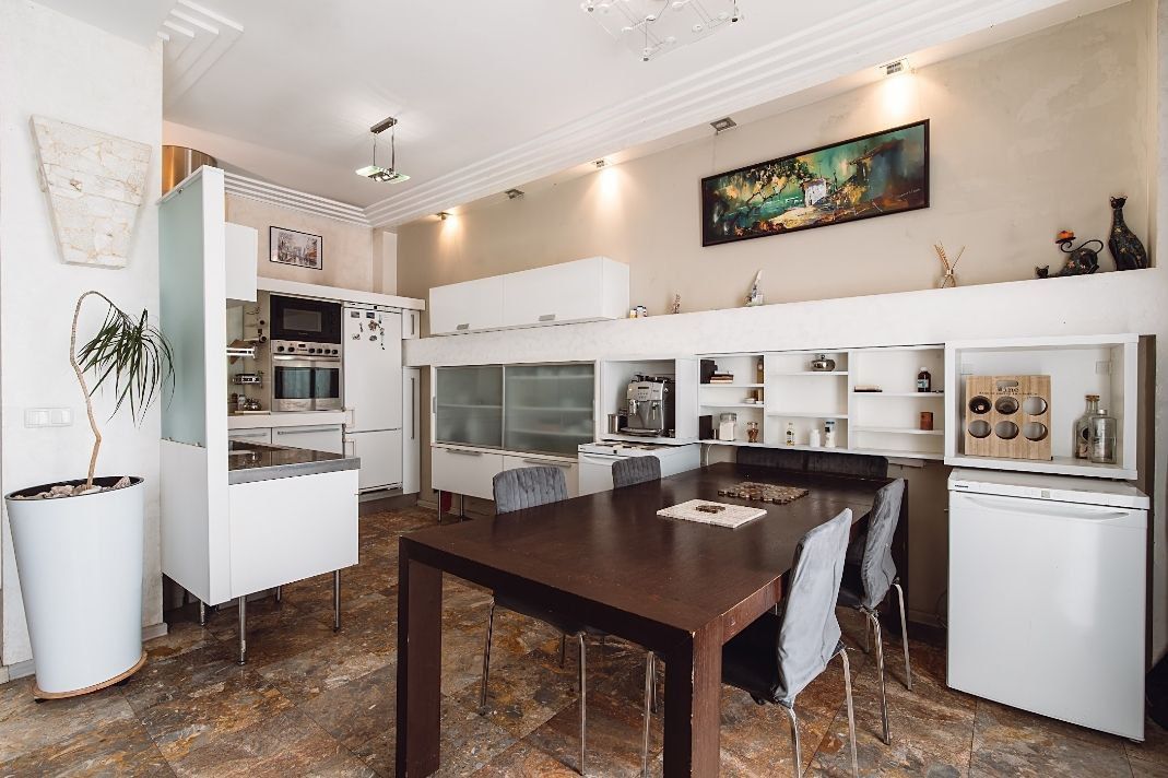 Spacious 2-Room Apartment in Odessa City Center with Sauna and Parking