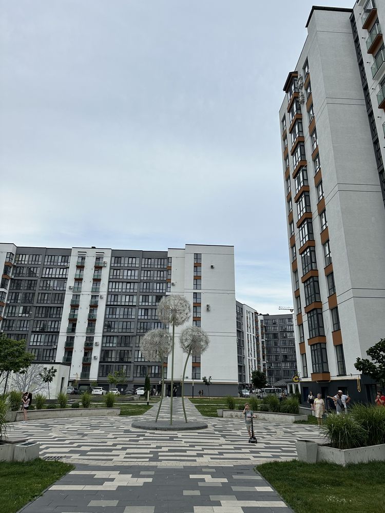 Жиналқылы үй кешеніндегі заманауи дизайны бар ыңғайлы пәтер
