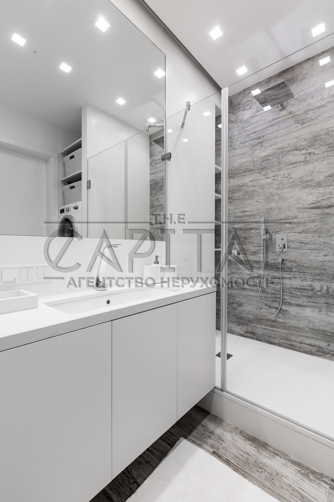Spacious 3-bedroom apartment in Prestige Hall residential complex