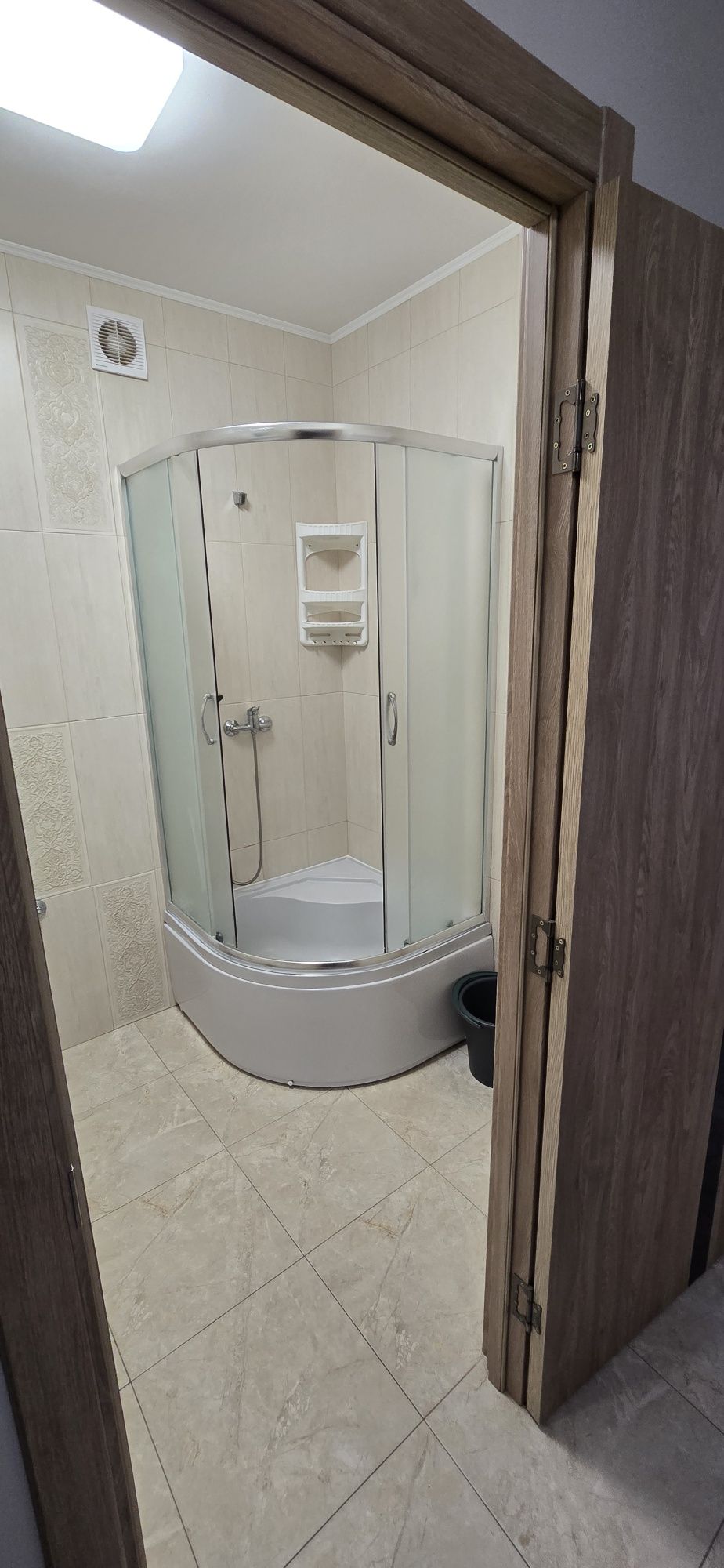 Modern Apartment with Designer Kitchen and Shower Room