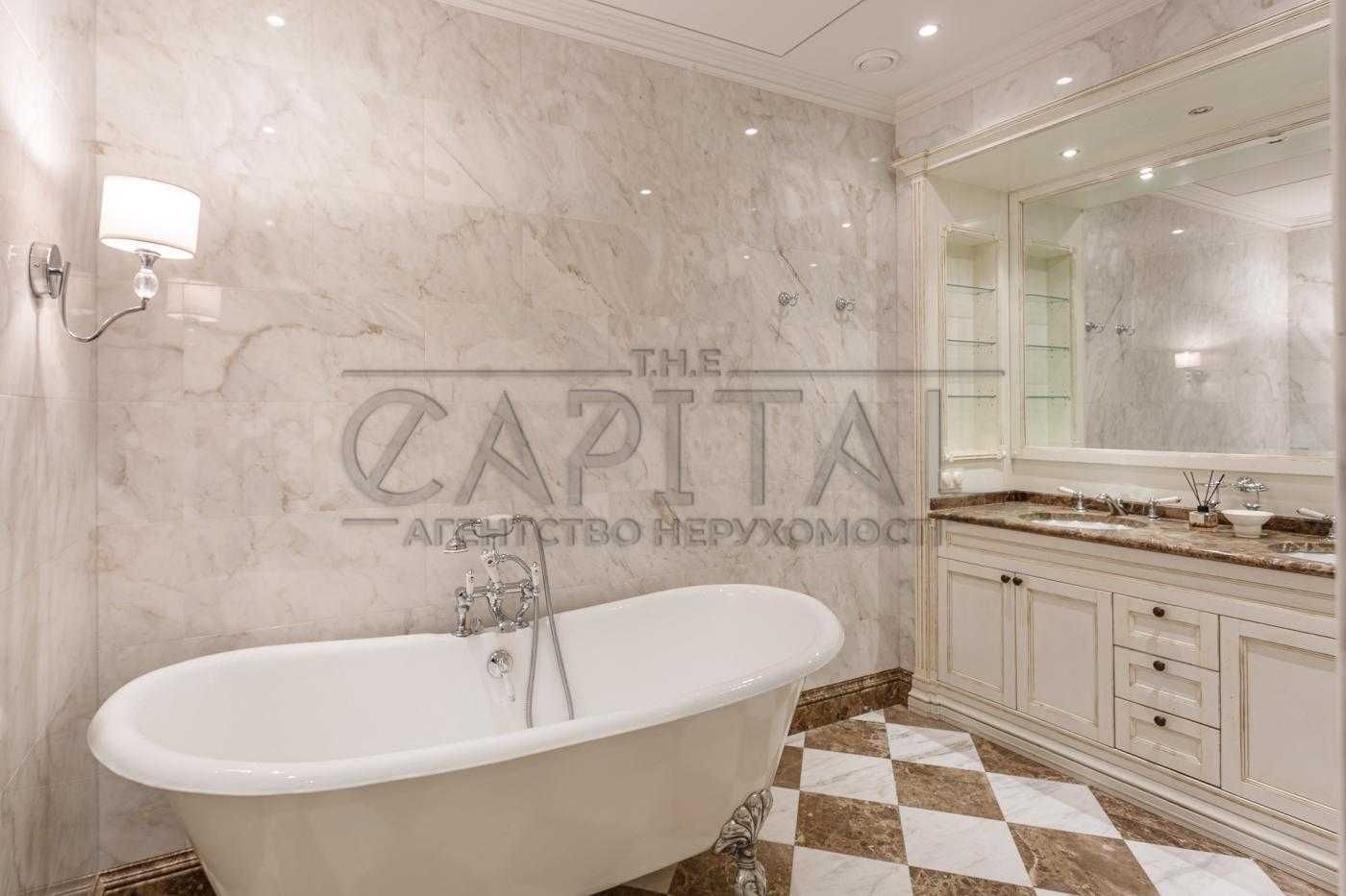 Luxury 4-Bedroom Apartment with Designer Interior