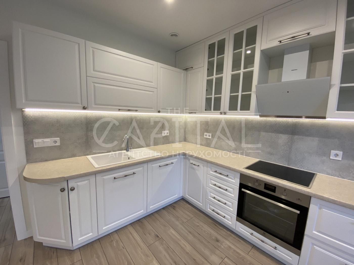 Spacious Modern Apartment in Solom'yanka District with City View