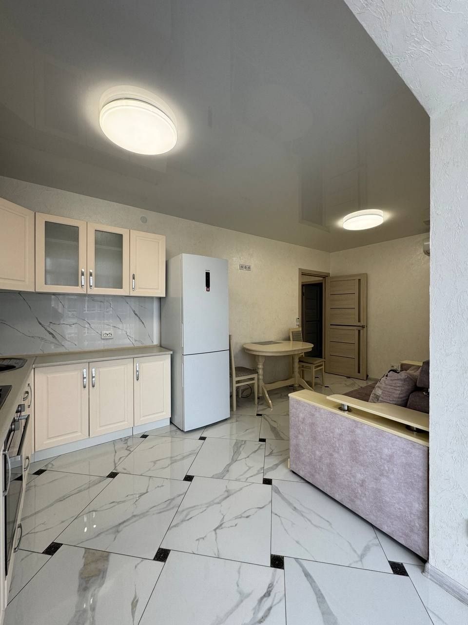 Modern 1-Bedroom Apartment in City Center with Full Amenities
