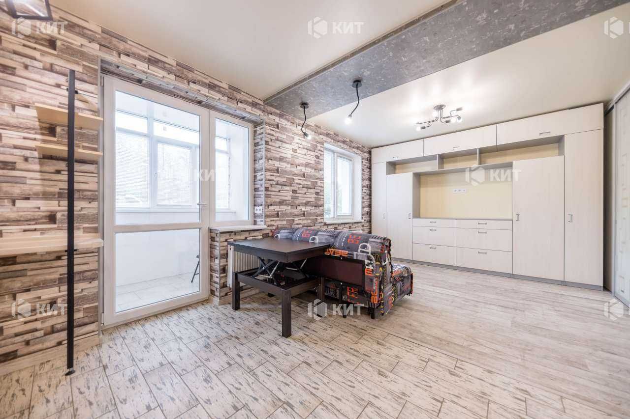 Spacious 1-bedroom apartment near Peremohy metro