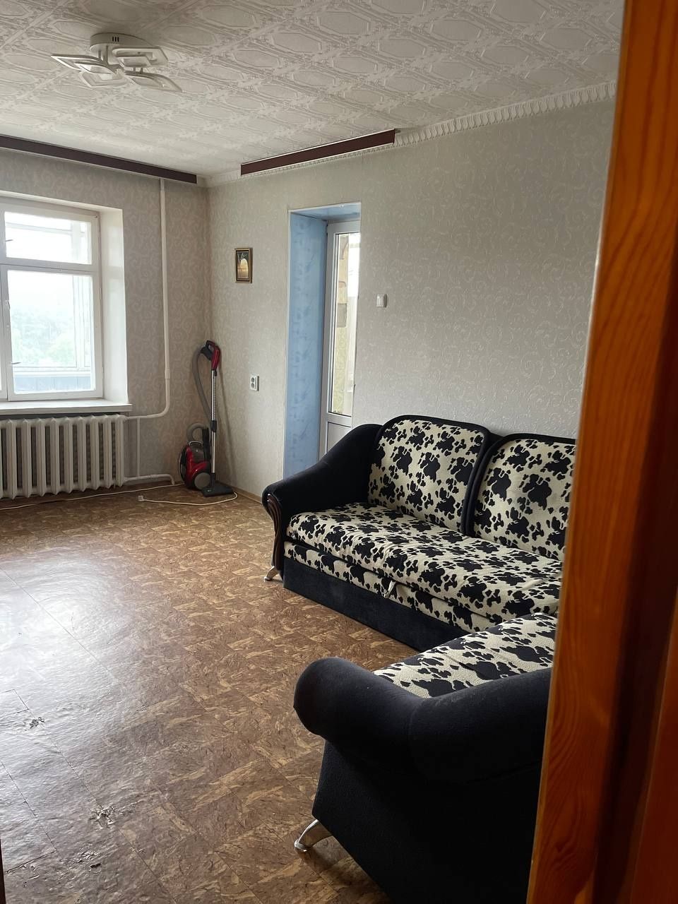 2-Room Apartment in Obuhiv, Clean and Well-Maintained