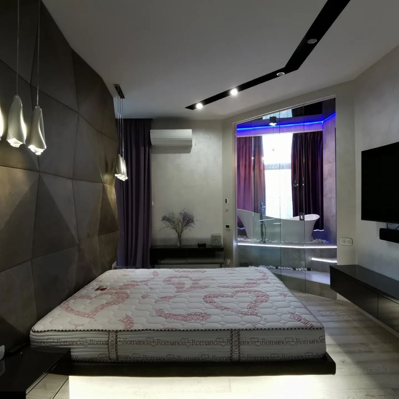 Spacious 4-Bedroom Family Apartment in City Center with Pool and Terrace