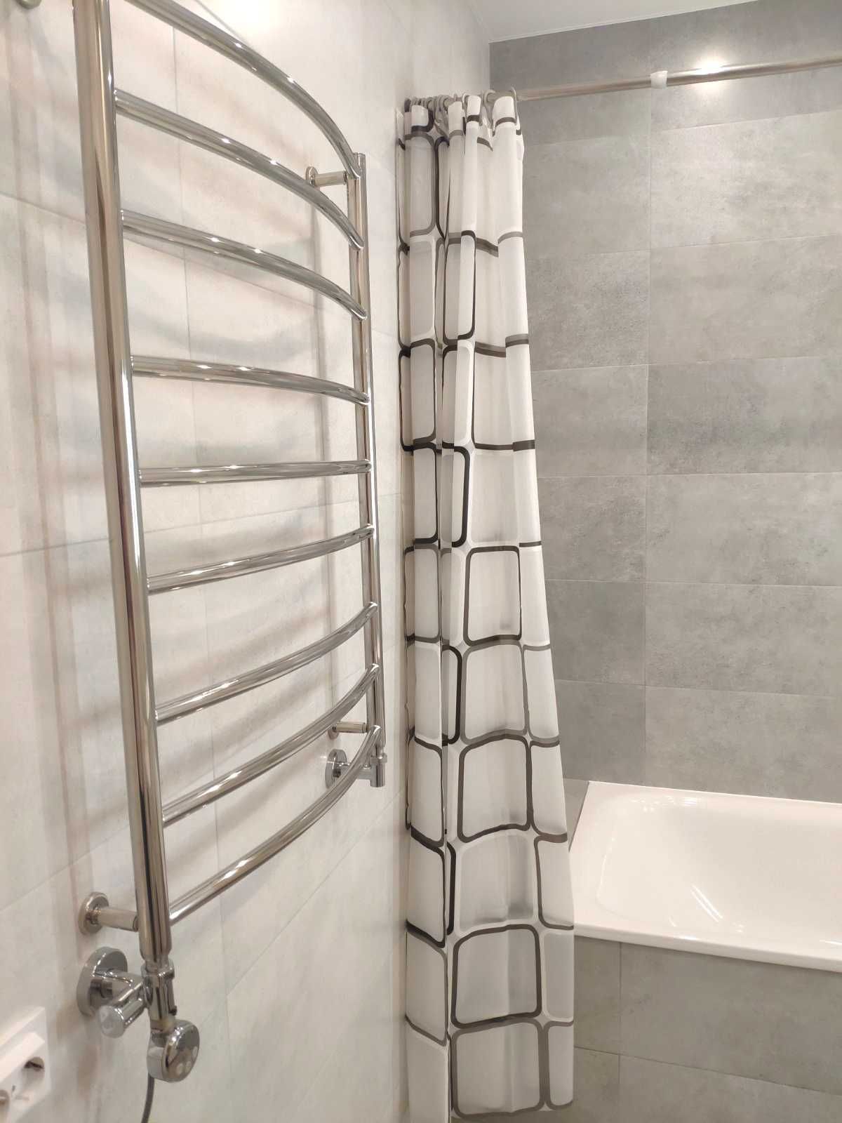 Two-bedroom apartment in Povitryana Hall Complex with modern renovation and full amenities