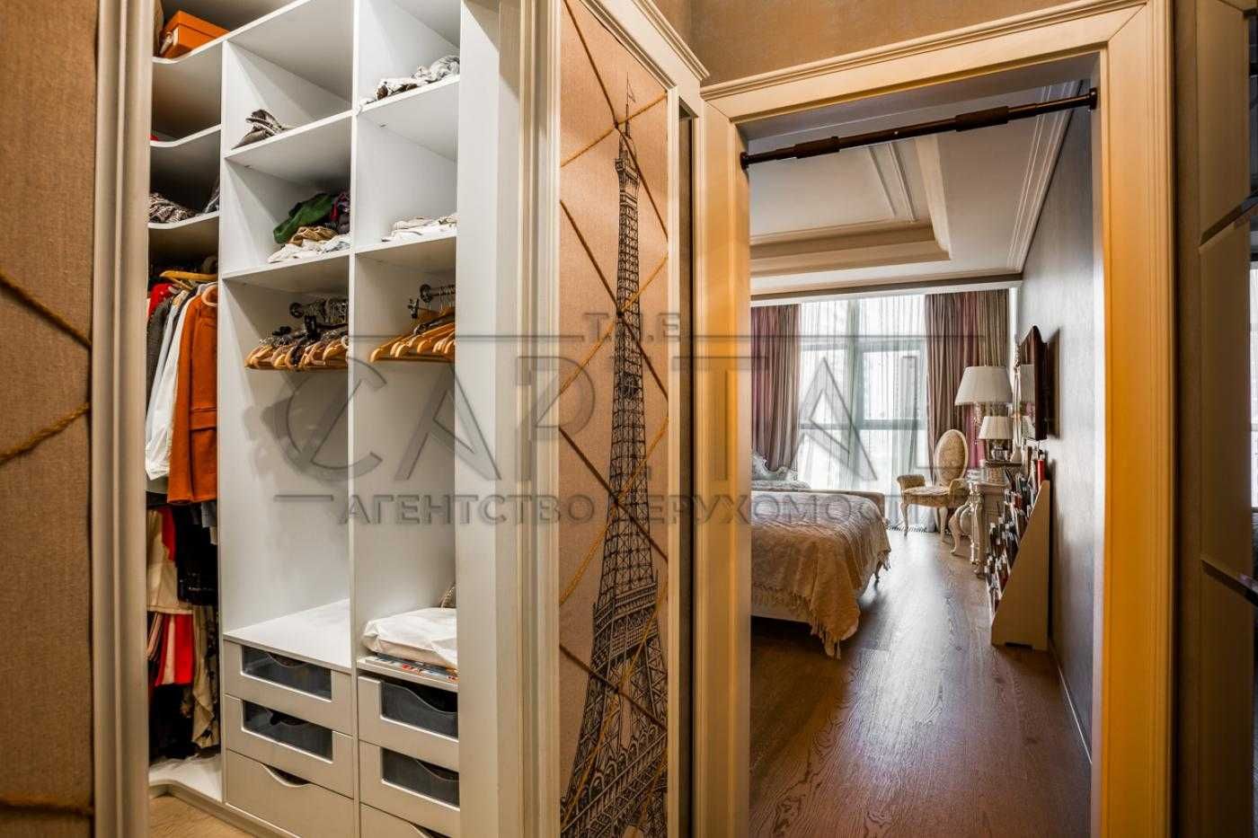 Spacious 3-bedroom apartment in Novopecherski Lipki complex with premium design