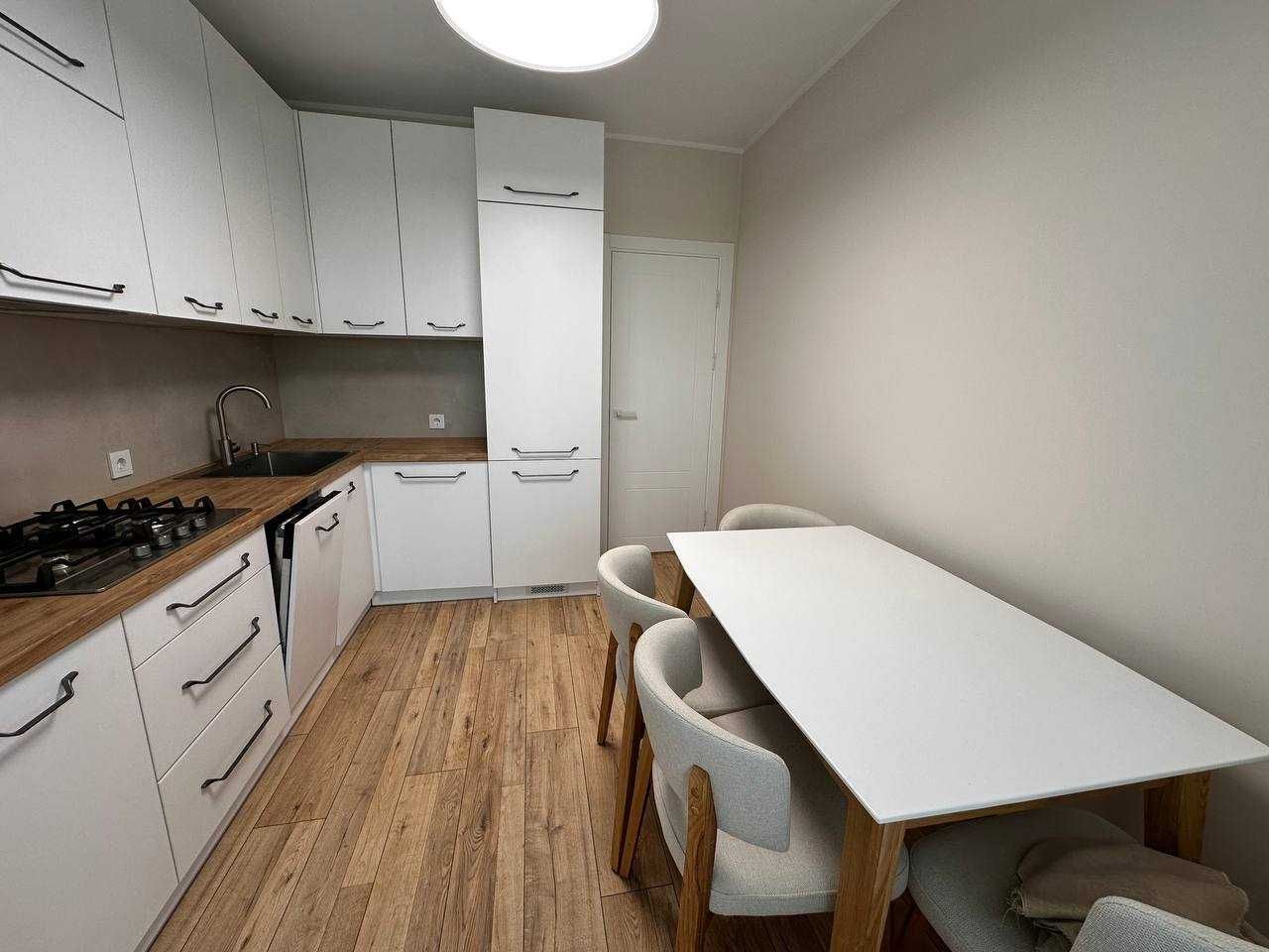 2-Room Apartment on Zhasminova Street, New Building, Park View