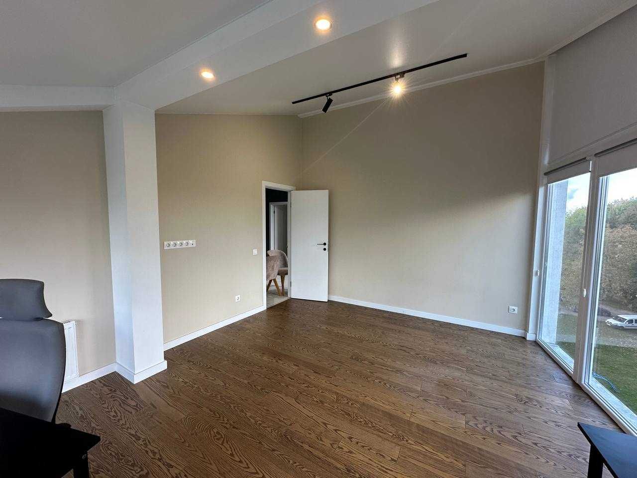 2-Room Apartment with Designer Renovation in New Building on Kniahyni Olhy Street