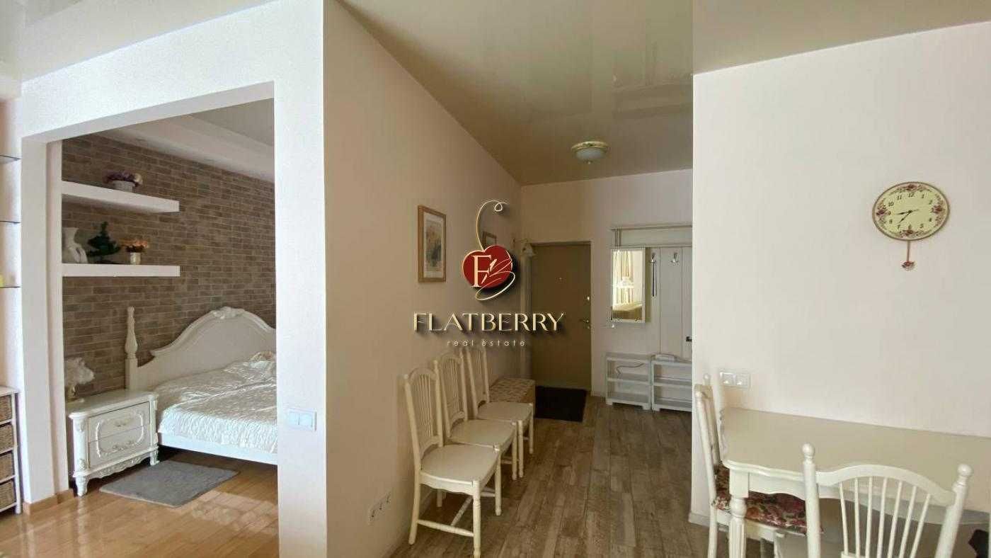 1-Bedroom Studio Apartment in French Quarter Complex, Pechersk District