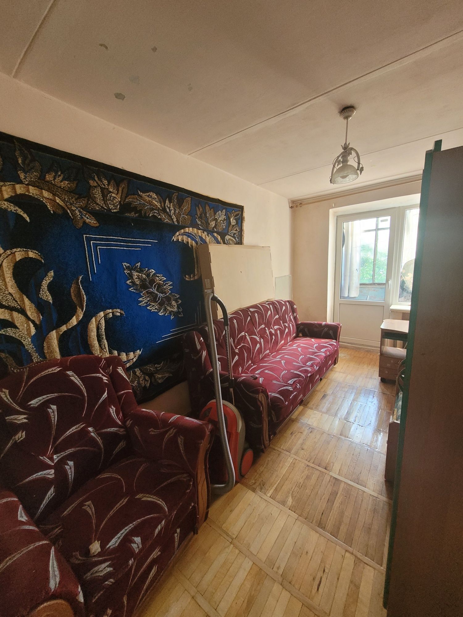 3-Bedroom Apartment with Electric Heating in Drohobych