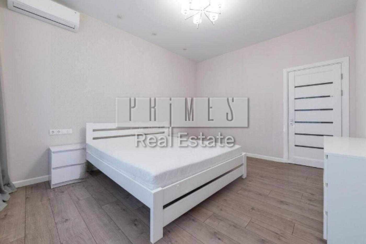 Modern Two-Bedroom Apartment in Novopecherskie Lipki Residential Complex