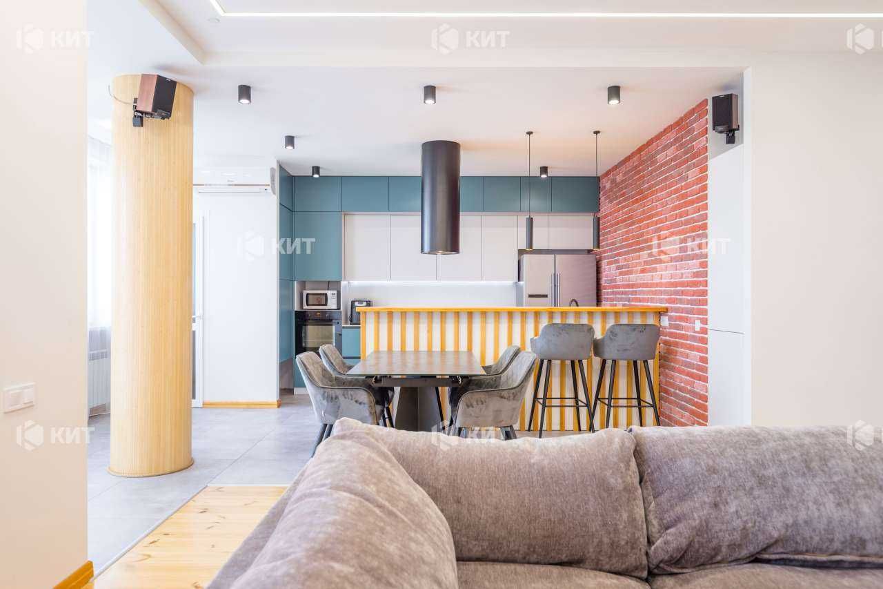 Spacious 3-room duplex apartment in Pavlivsky Quarter