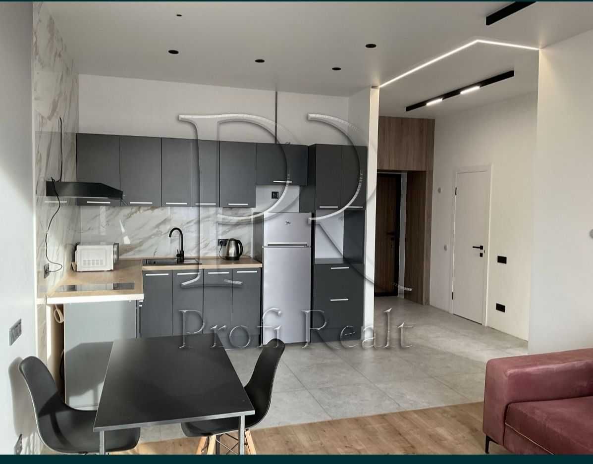 Euro Two-Bedroom Apartment in Greenval Park
