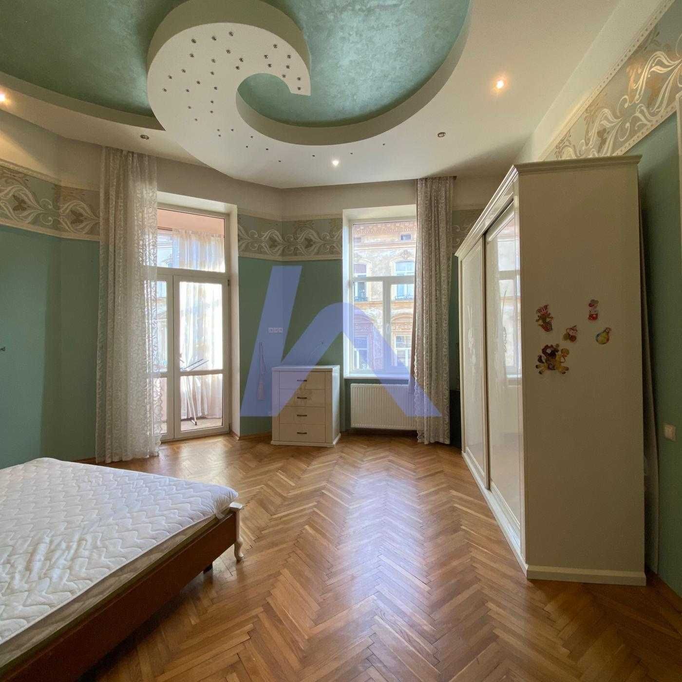 2-Room Apartment in City Center, Galytskyi District, Near Volodymyr Shukhevy Stop