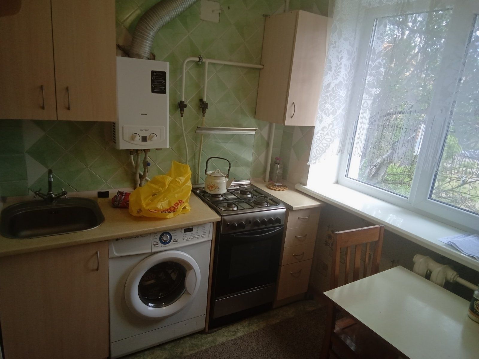 2-Room Apartment with Separate Rooms, Gas Column, Balcony, and Furniture