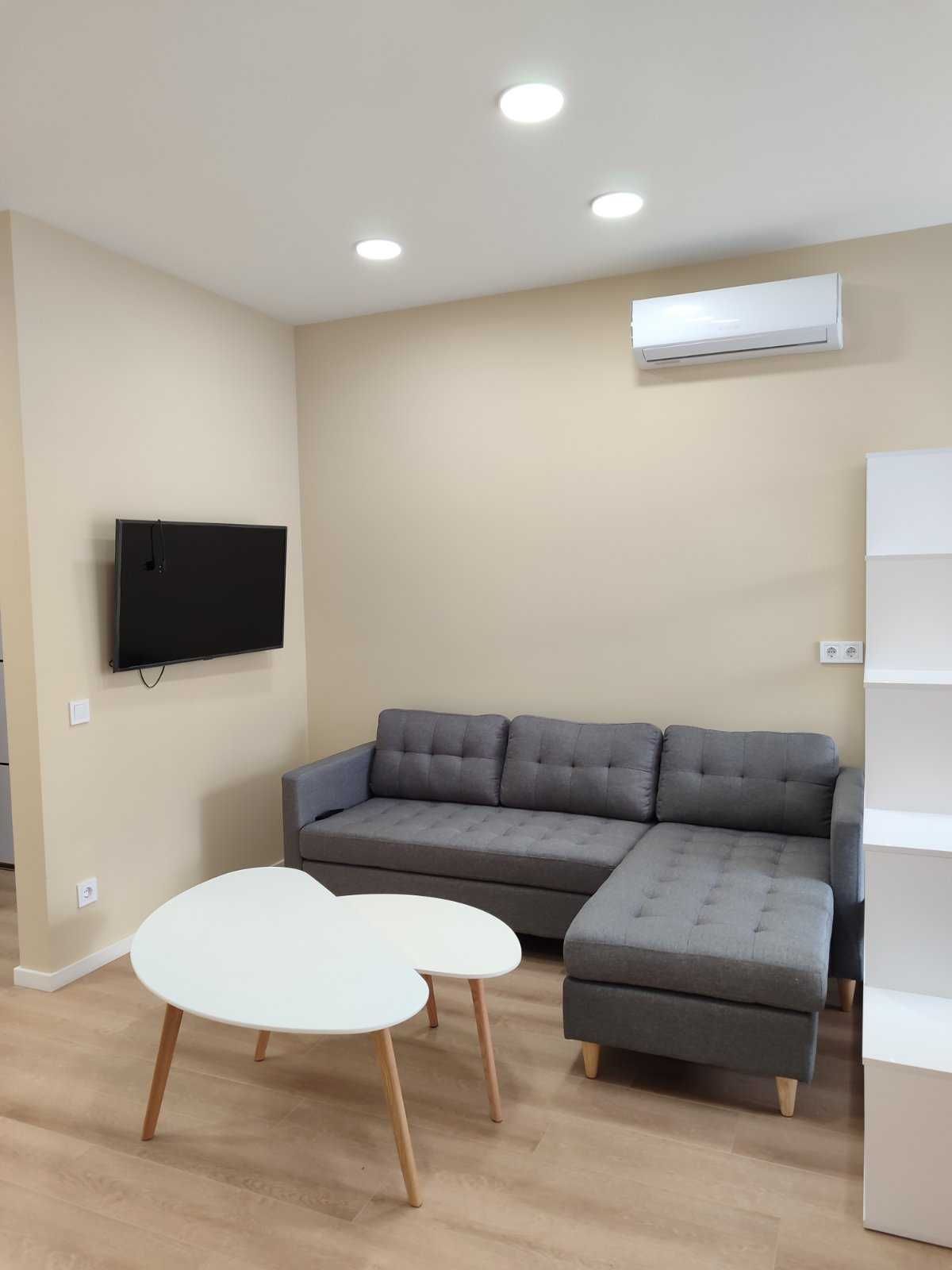 Modern Studio with Designer Renovation Near Metro