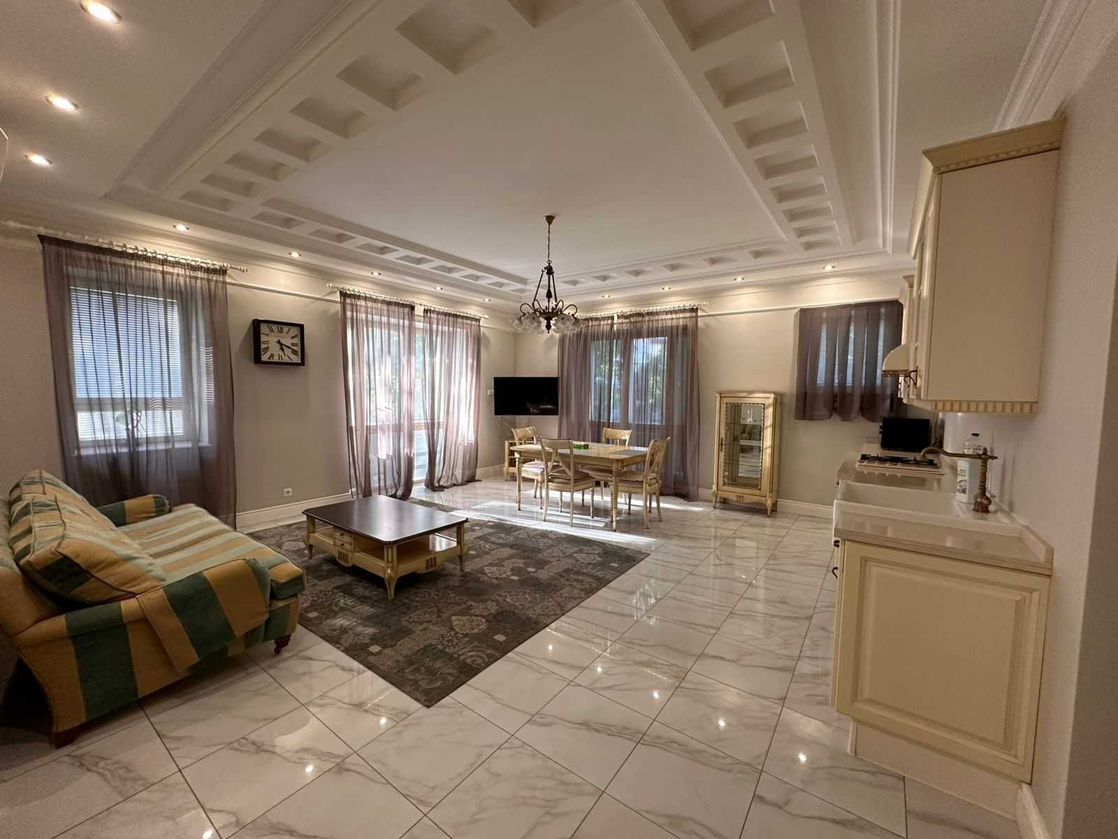 3-Room Apartment in Velmax Complex with Premium Renovation