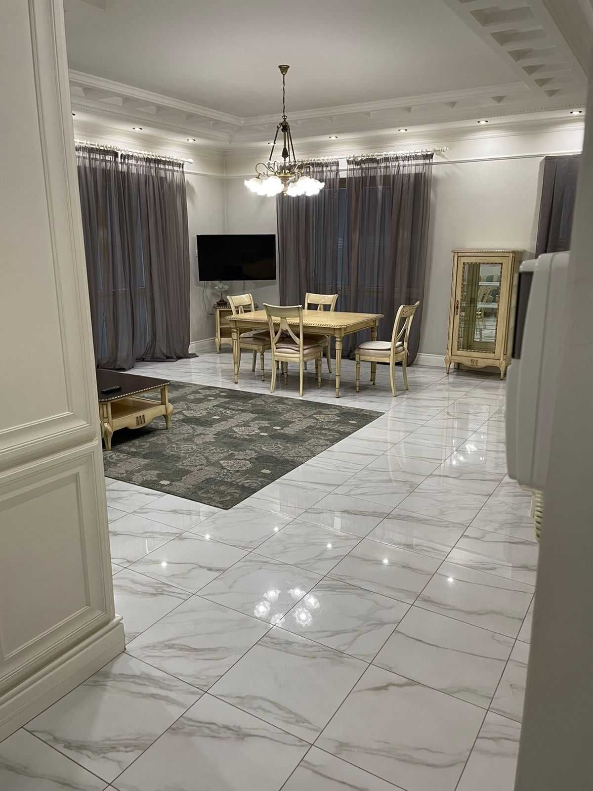 3-Room Apartment in Velmax Complex with Premium Renovation