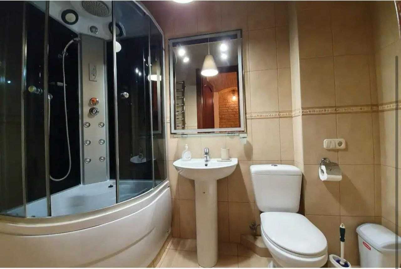 Renovated 2-Bedroom Apartment in Historic Building