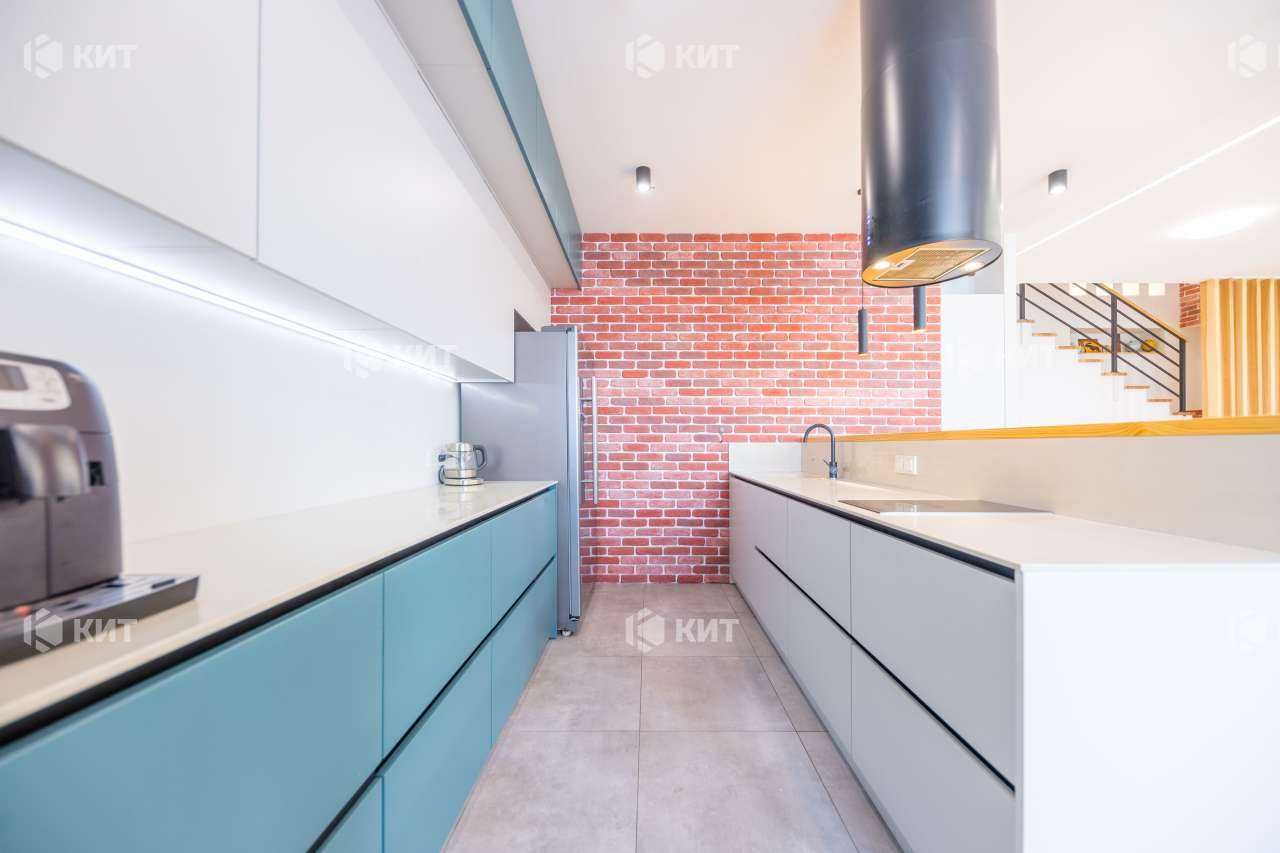 Spacious 3-room duplex apartment in Pavlivsky Quarter