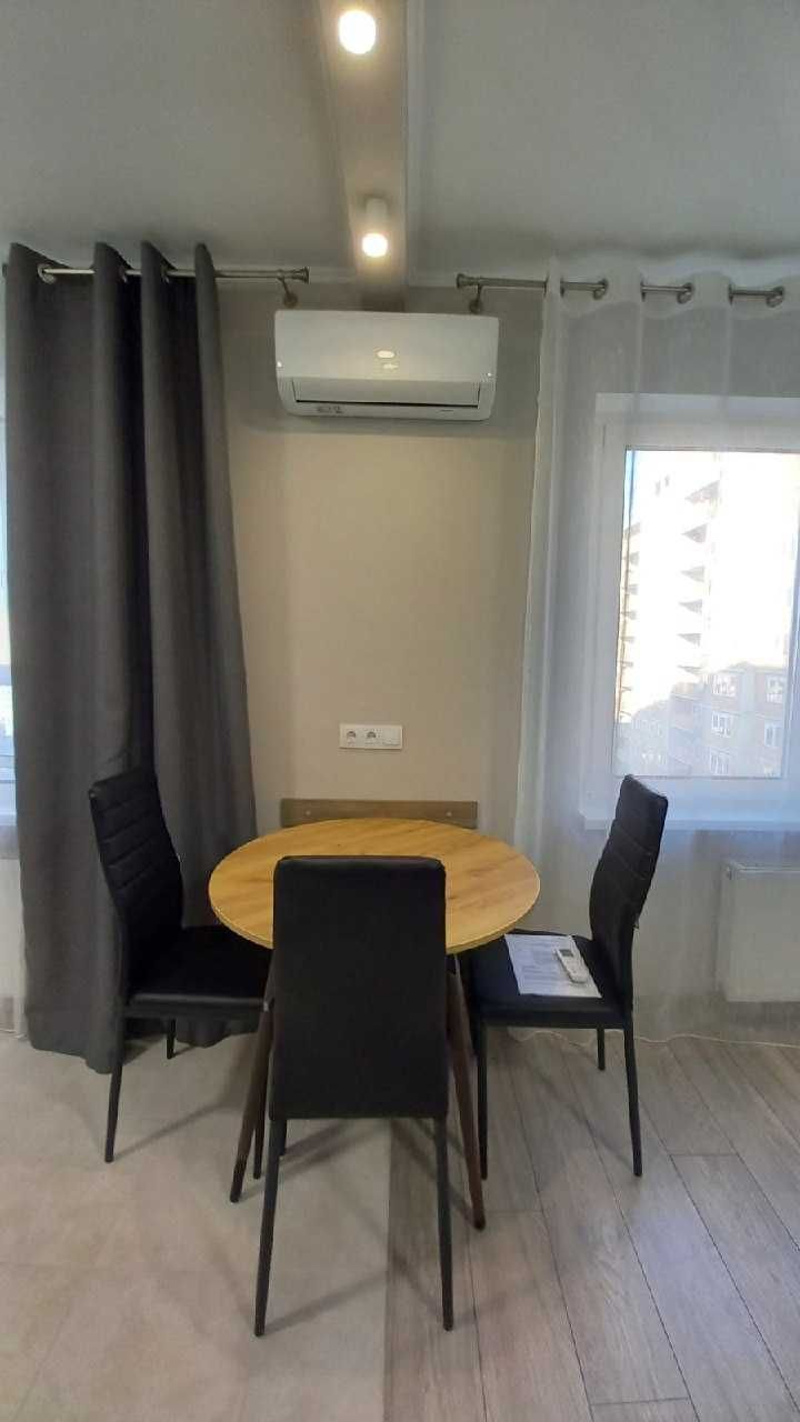 1-Bedroom Apartment near Poznyaki Metro, Modern Renovation