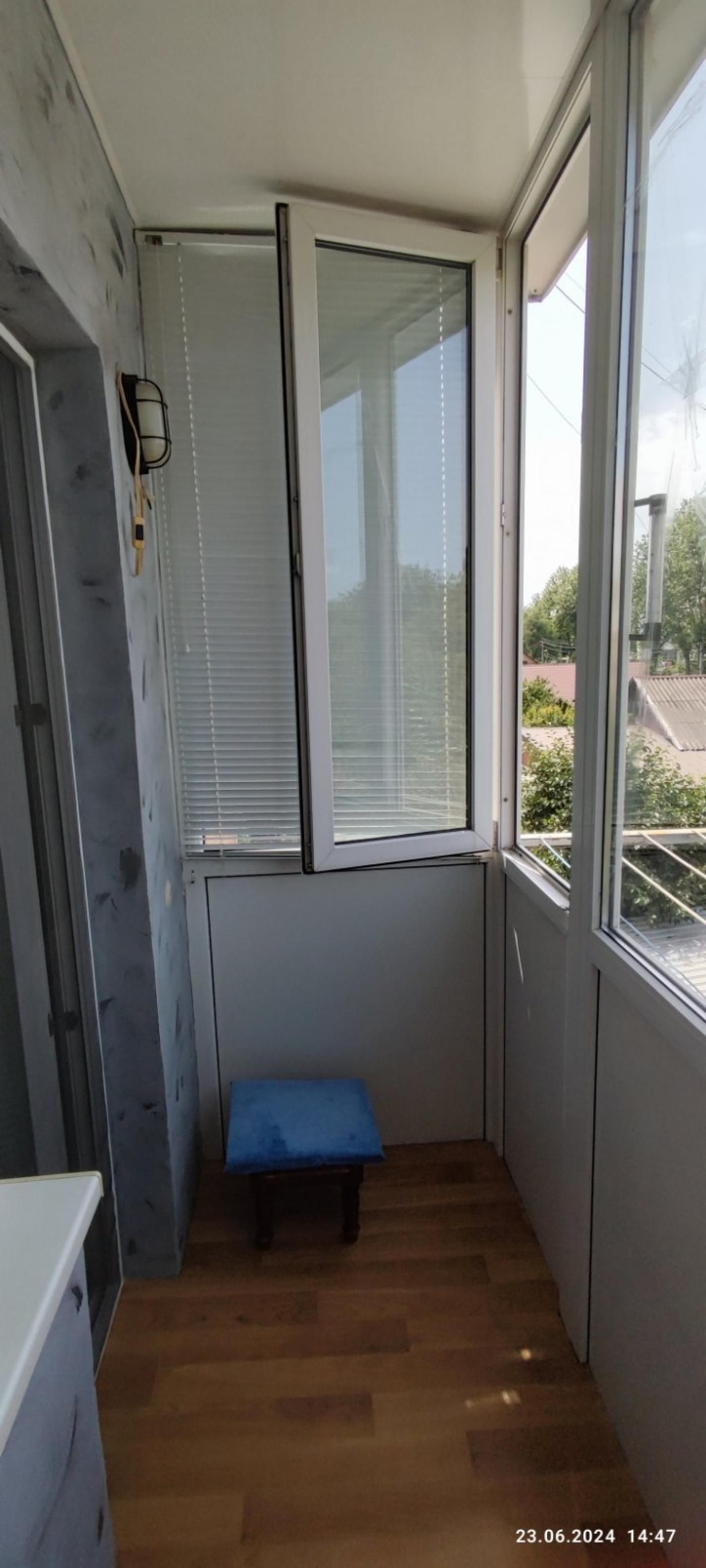 2-Room Apartment with Renovation in Aviatorskoe