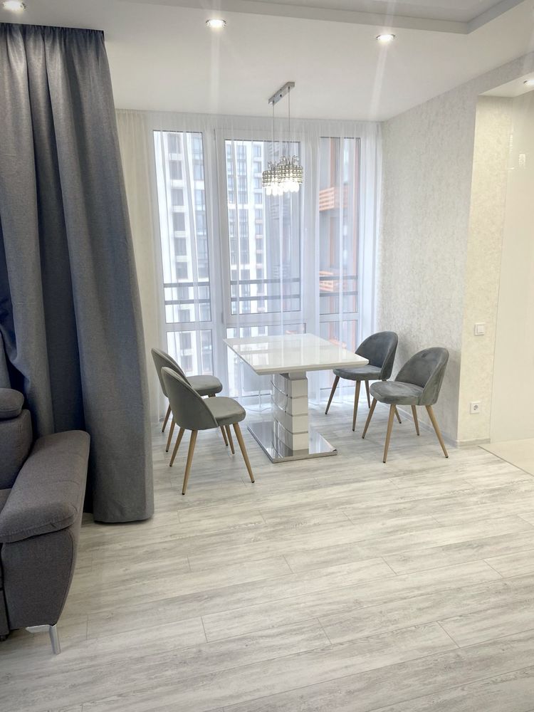 3-Room Apartment in Seven Residential Complex with Designer Renovation