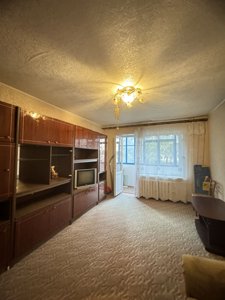 1-Room Apartment on 1st Floor of 9-Story Building
