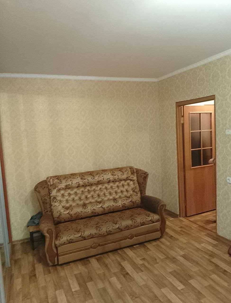 1-Room Apartment on Frunzensky with Balcony, Renovated
