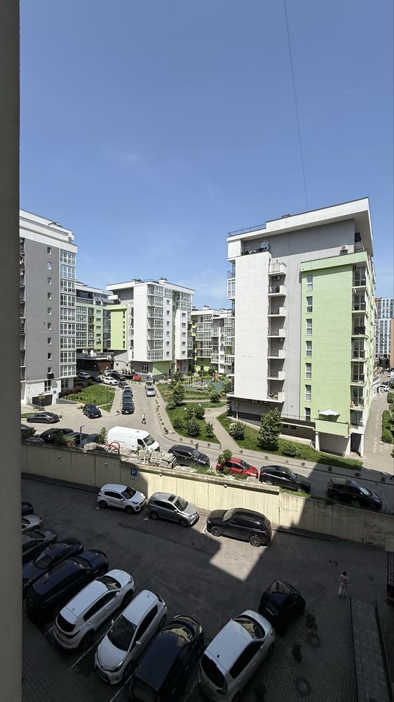 3-Room Apartment on Knyazya Svyatoslava Street, Near Great Britain Complex