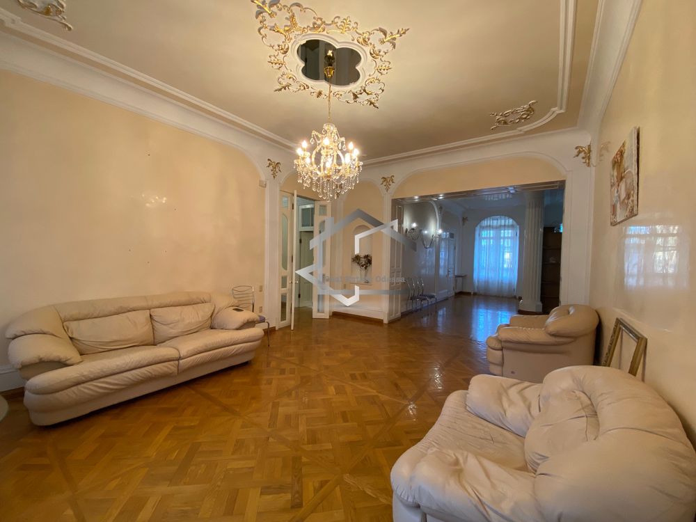 Spacious 3-Bedroom Apartment near Odessa Attractions