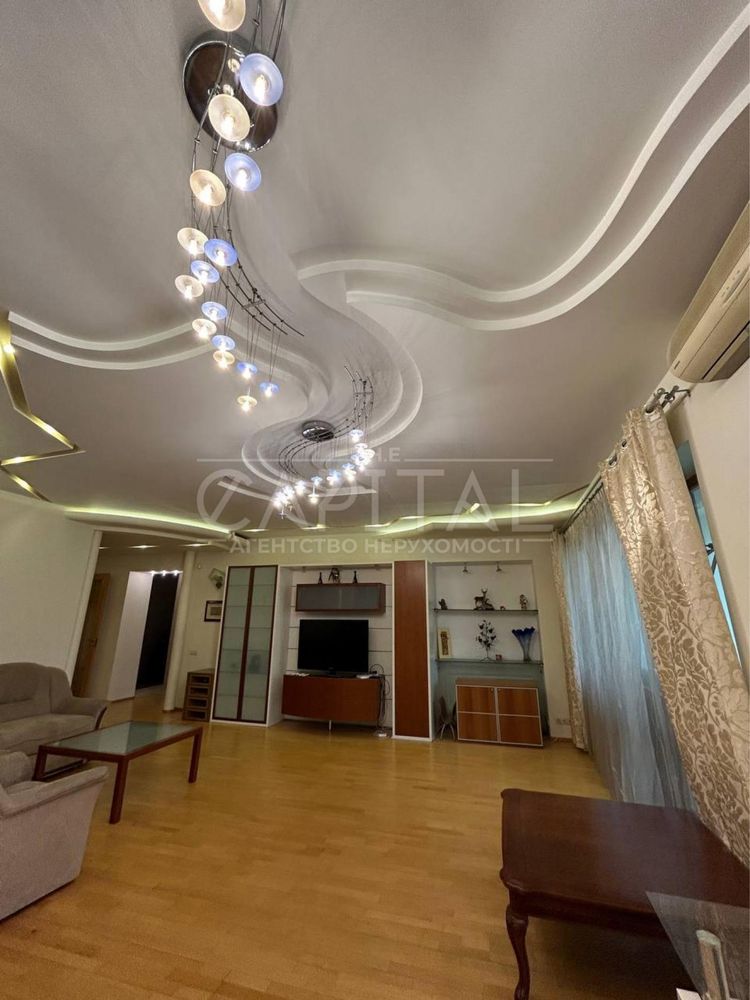 Spacious 4-Room Apartment near Zvyrynetska Metro in Pechersk District